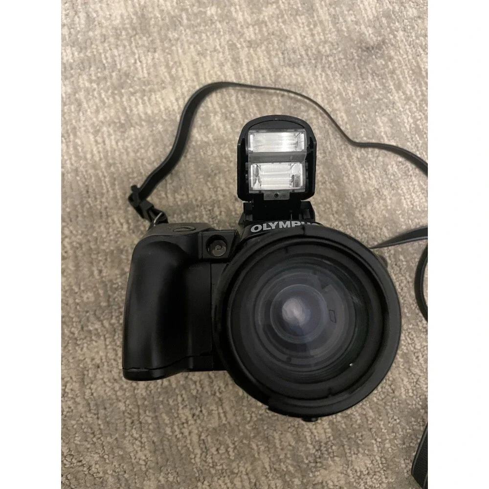 Olympus IS-3 DLX Quartzdate 35mm Film Camera Autofocus Flash Date Black